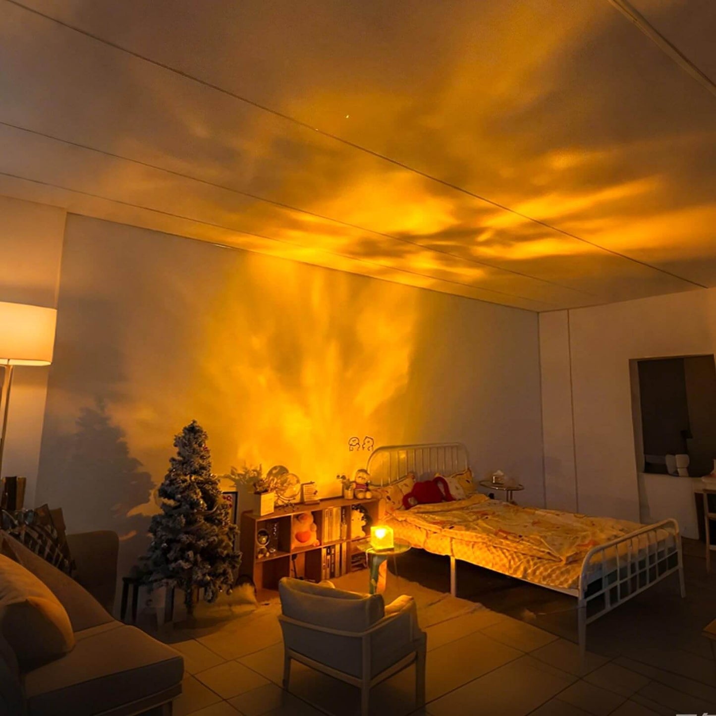 Ocean Wave Projector Light, 16-Color Cube Water Lamp, 3D Holographic Water Ripple Romantic Ambient Lighting for Child's Room，Aurora Night Light，Birthday and Christmas Gifts for Children 🌌